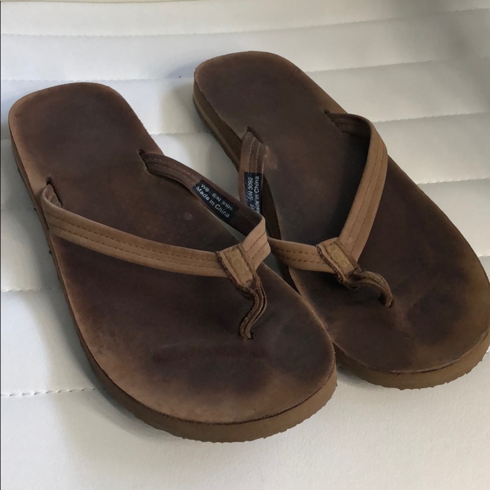 Ugg flip flops
